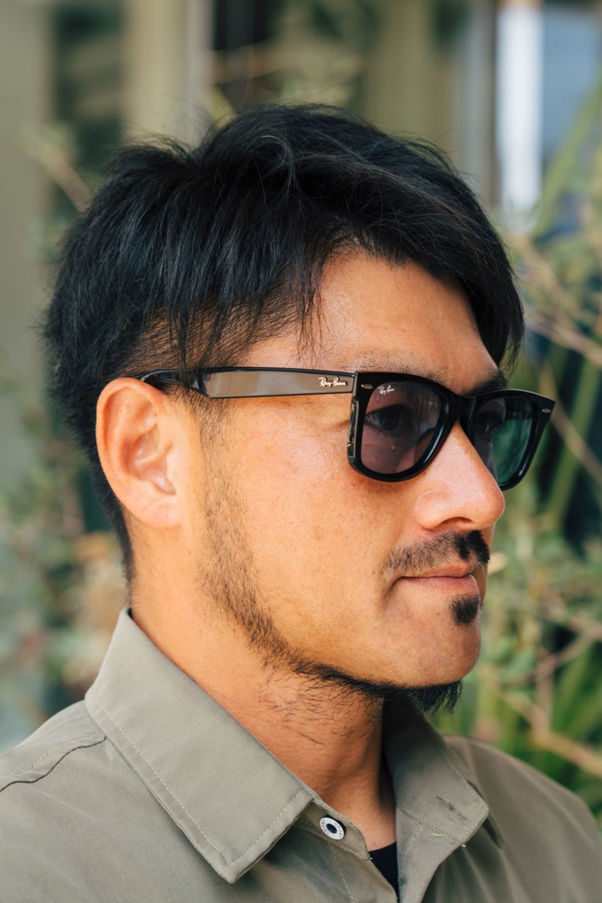 “日焼け肌”に似合う夏のカラーコーデは？洒落者たちが合わせたのはカーキ、ブラック、ブラウン - 3枚目の画像