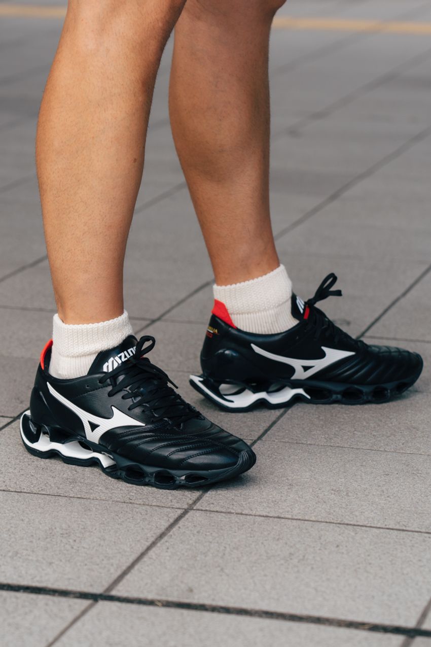 シューズは「ミズノ」を愛用！お洒落な人が注目してる“黒スニ”をスナップで紹介 - 3枚目の画像