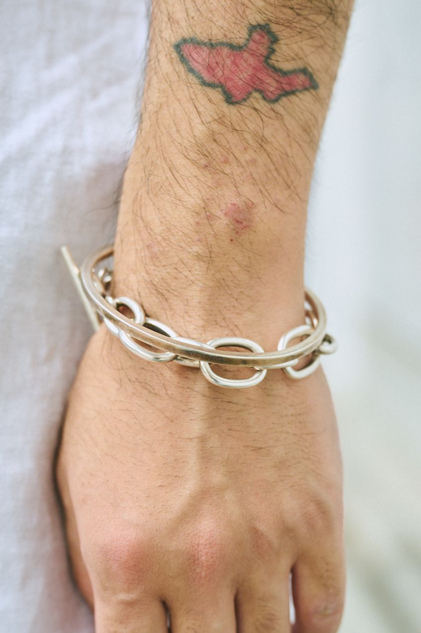 「白T×デニム」を“フツウ”に見せない！ 街の上級者の着こなしに学ぶテクニック - 2枚目の画像