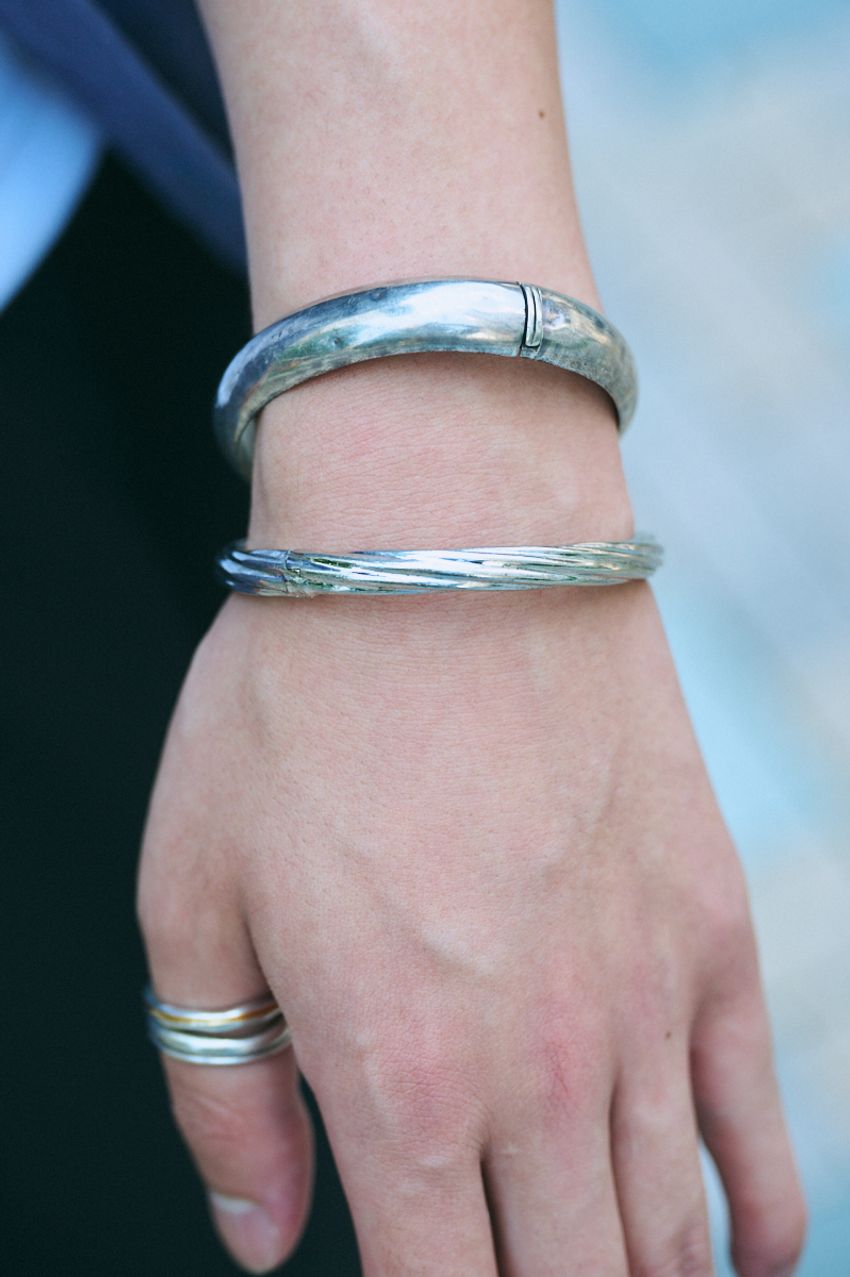 ストリートで「フレア」の波がキテる！洒落者たちのボトムス事情2025をスナップで - 7枚目の画像