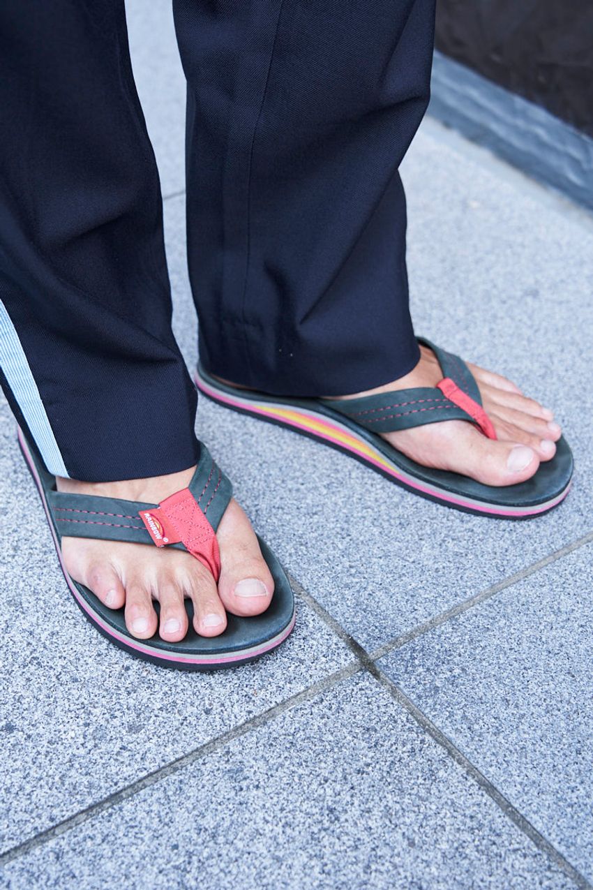 【3人を厳選】Tシャツ、半袖シャツetc. 晩夏をキレイめで乗り切るタックインコーデ術 - 3枚目の画像