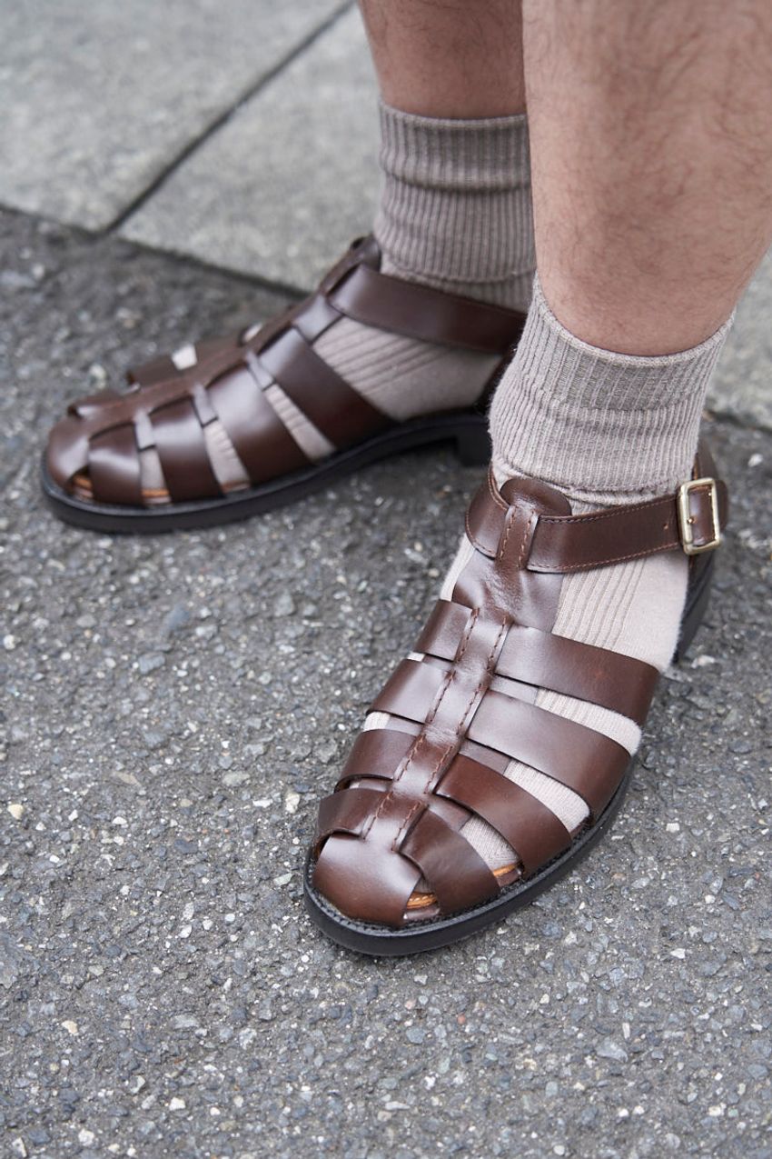 蒸れない＆涼しい＆格好いい！夏の万能アイテム「スケスケ靴」、街のみんなはどう履いてる？ - 7枚目の画像