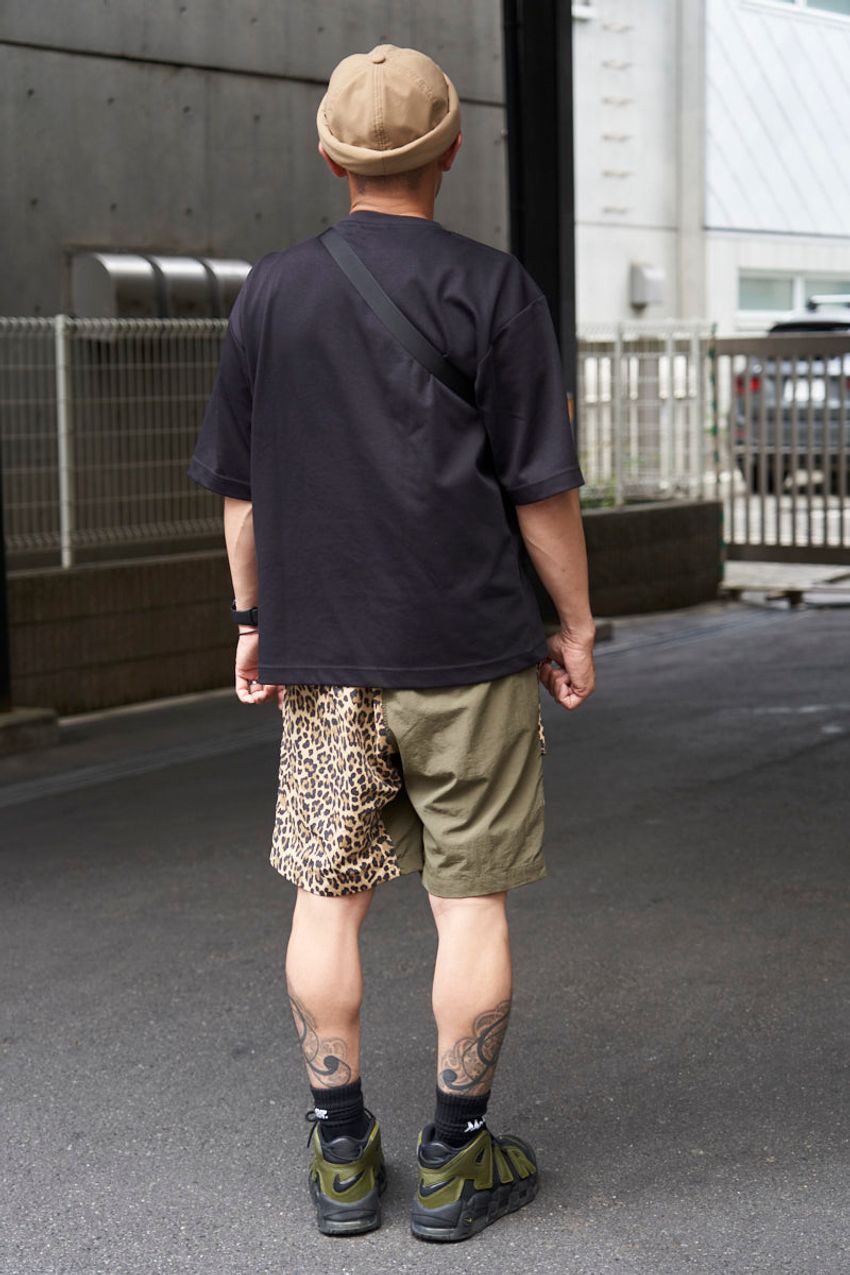 ユニクロ、バレンシアガetc.「無地T一枚」で仕上げたスタイルある3名の大人たち - 7枚目の画像