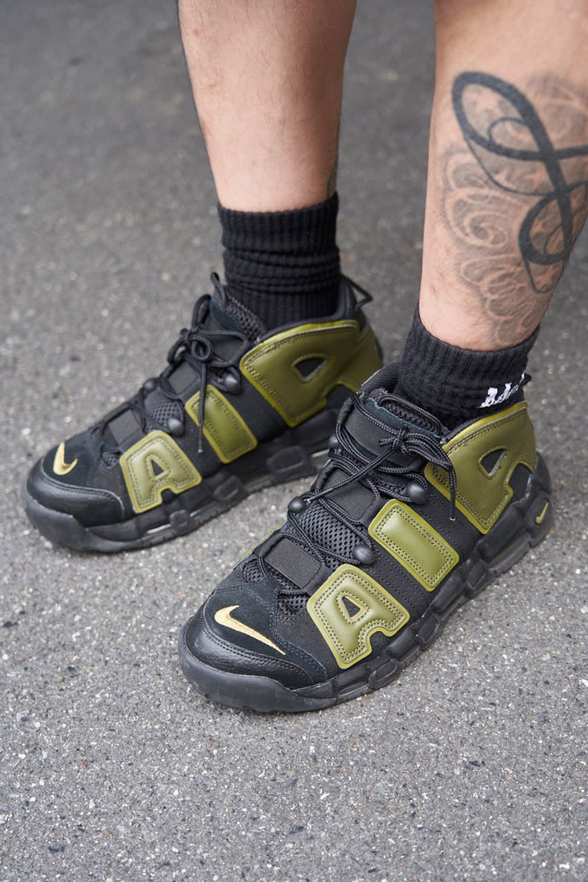 ユニクロ、バレンシアガetc.「無地T一枚」で仕上げたスタイルある3名の大人たち - 8枚目の画像