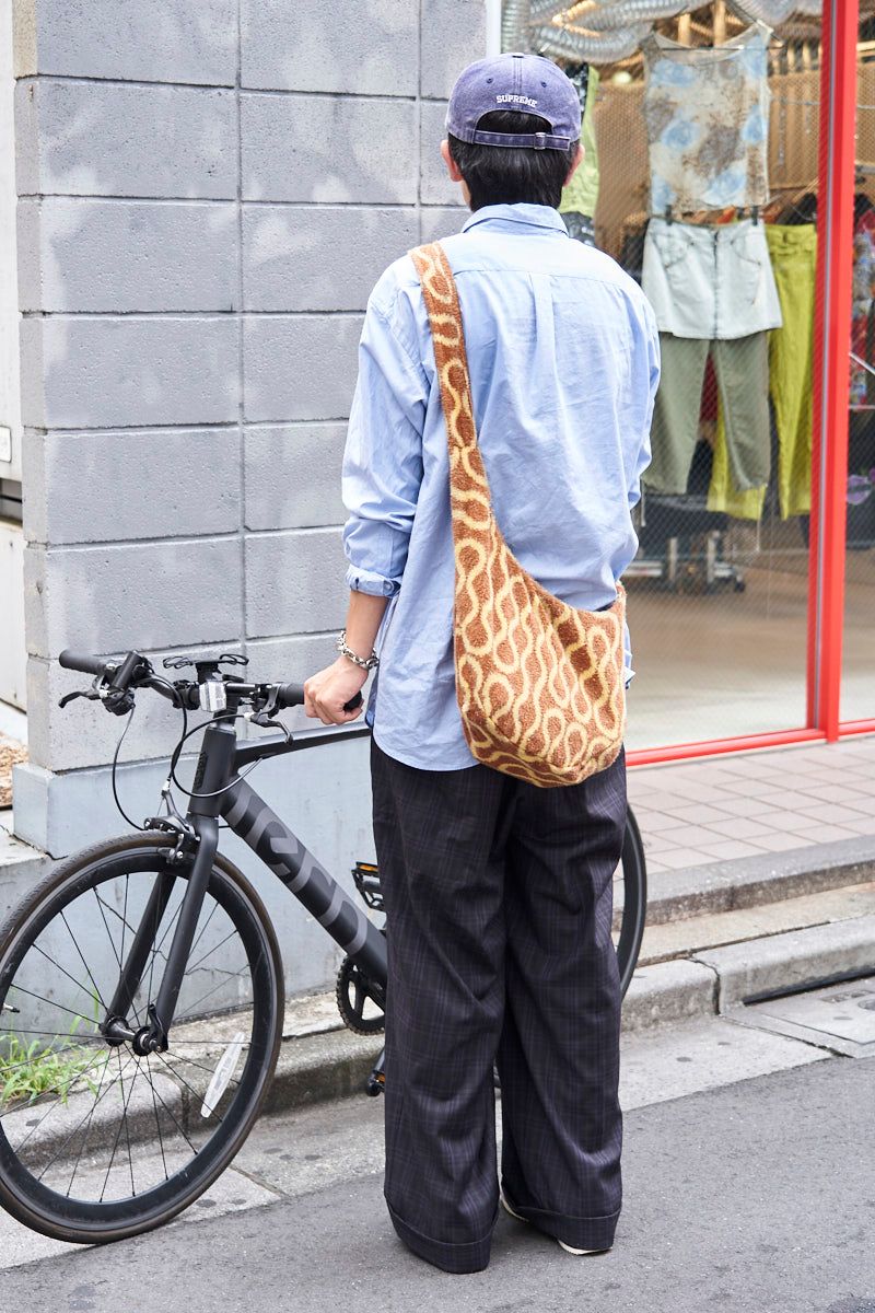 ユニクロのシャツコーディネート | 250814-1035-58 マツダ 2枚目の写真