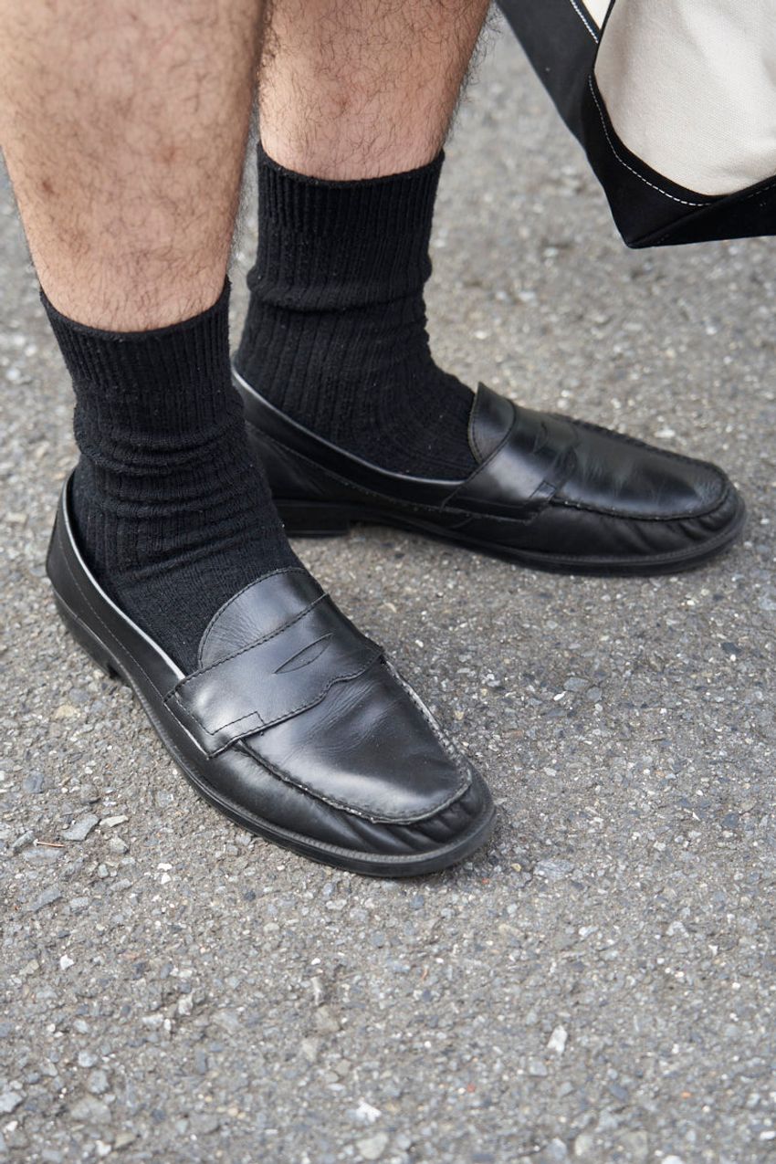 これぞ大人の余裕。「ショーツ＆革靴」を合わせた、街角のスタイルサンプル3選！ - 6枚目の画像