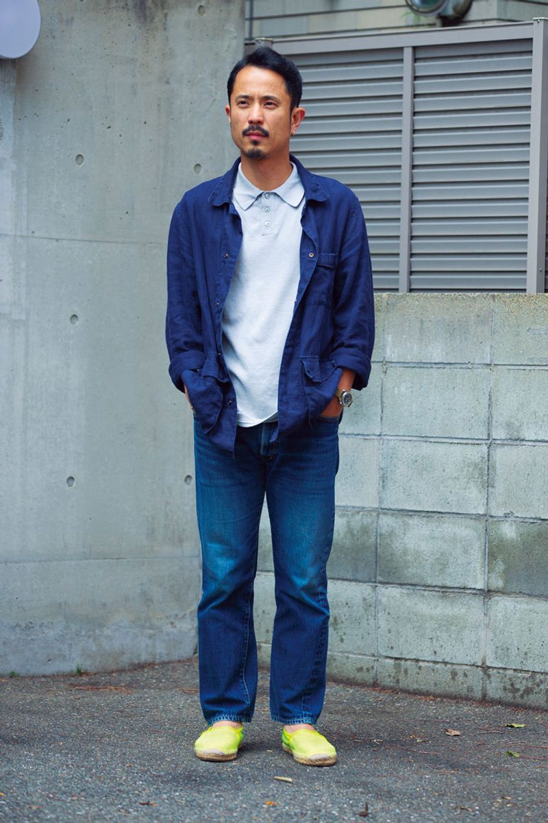 適度にブルーでまとめる。極めつけはジャケットで 藤戸 剛