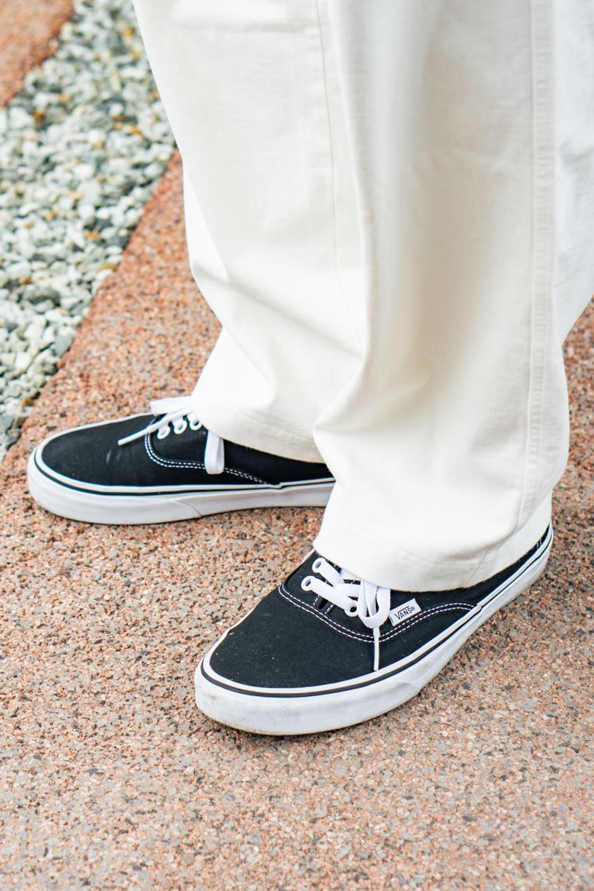 シャツのインナーは「チャンピオン」のTシャツが調子よし！コーデ3好例をスナップで - 8枚目の画像