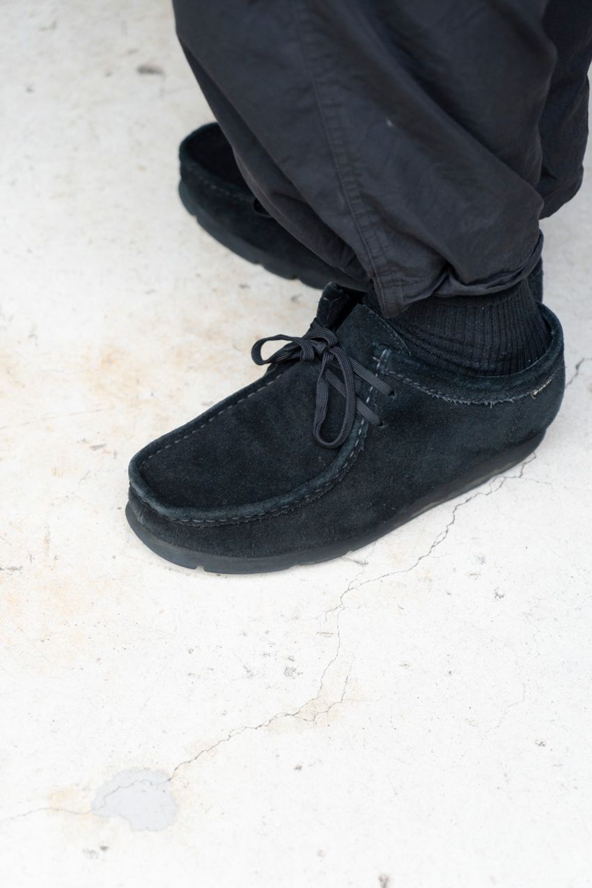 秋の足元はクラークスで！王道の「黒ワラビー」愛用者3名の履きこなし術をスナップで - 5枚目の画像