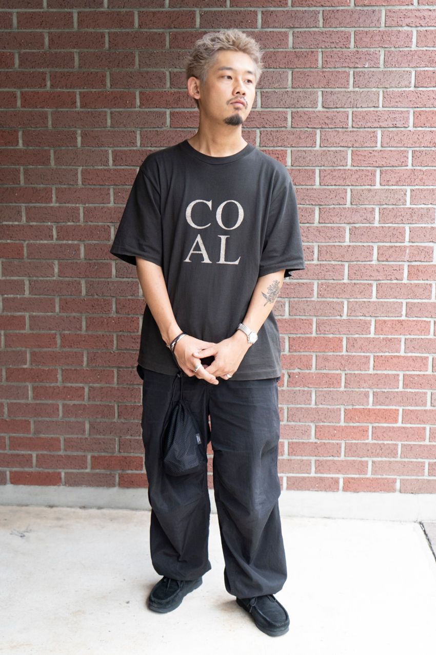 秋の足元はクラークスで！王道の「黒ワラビー」愛用者3名の履きこなし術をスナップで - 4枚目の画像